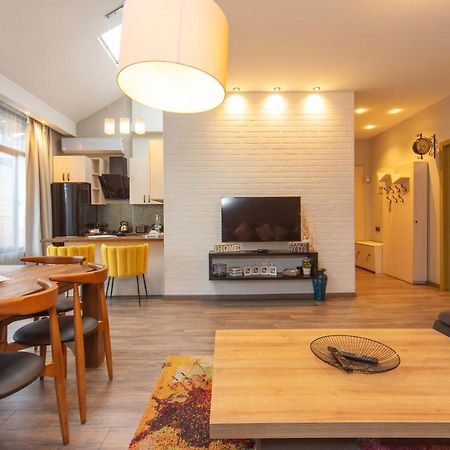Luxury 4 Bedroom Apartment #1 In The City Center Of Tbilisi Zewnętrze zdjęcie