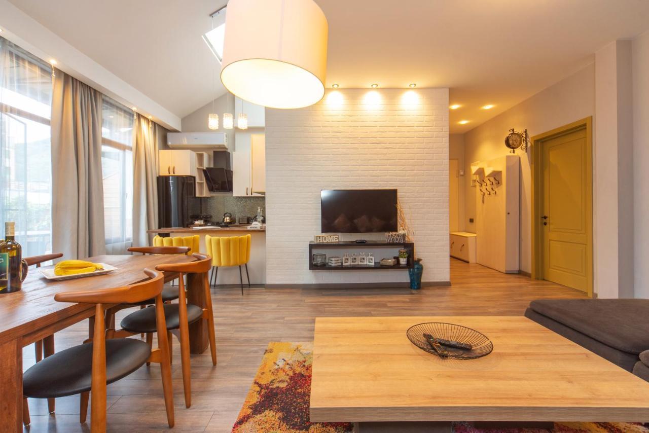 Luxury 4 Bedroom Apartment #1 In The City Center Of Tbilisi Zewnętrze zdjęcie